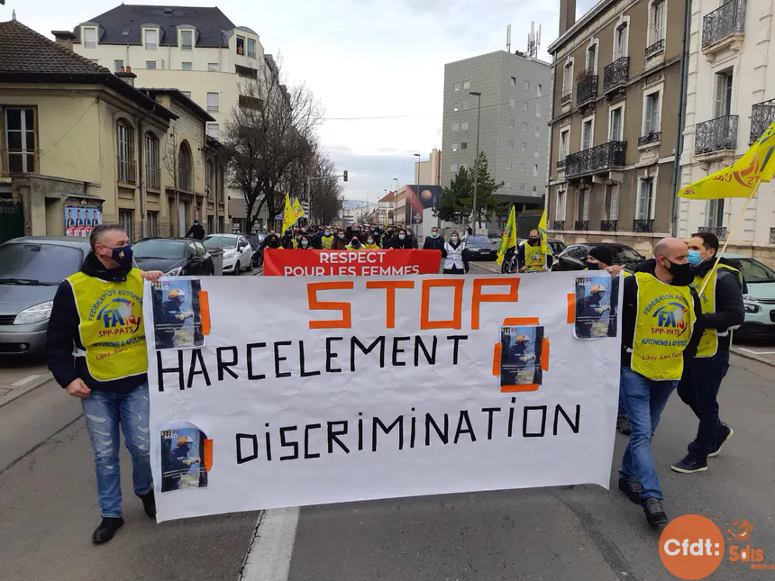 La manifestation des sapeurs pompiers dans le centre ville de Dijon © Radio France - Stéphanie Perenon